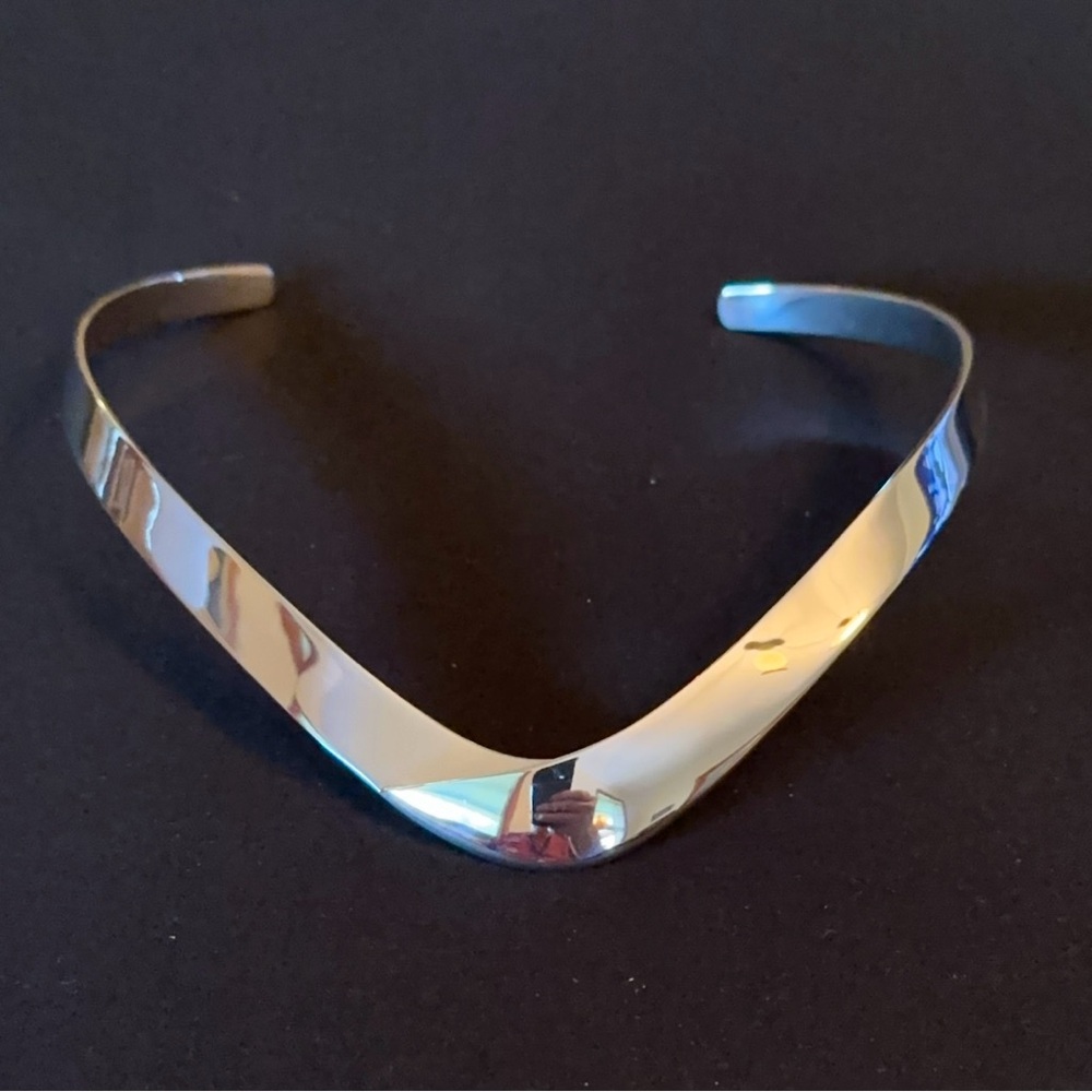Silver V-Shaped Choker Necklace